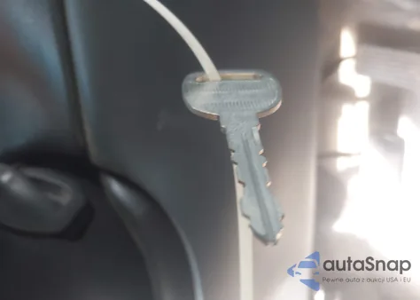 2000 Chevrolet Silverado 1500 from USA, damaged, VIN 1GCEC19V4YE218913